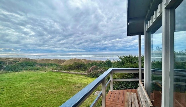 Oceanfront Midcentury Beach House at Heceta Beach