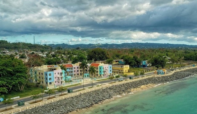 Oceanfront Paradise: Private Balcony, Stunning Views & Steps to the Beach!