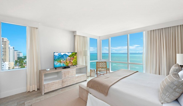 Oceanfront Private Condo at 1 Hotel & Homes -1219