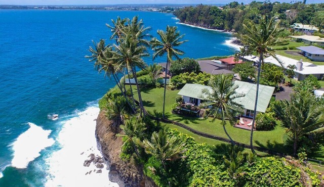 Oceanfront Promontory w/Stunning Views & Luxury Accommodations. Walk to Beach!