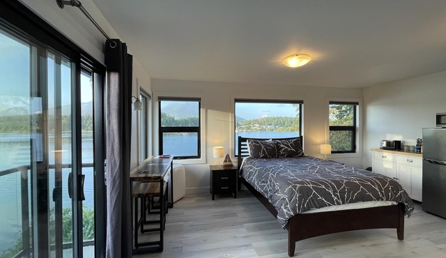 Oceanfront Room with Hot Tub & Firepit