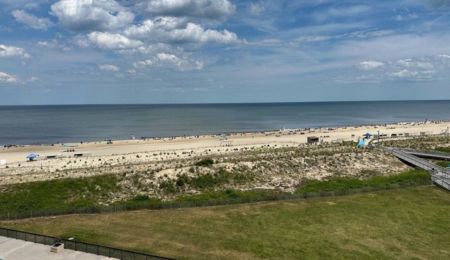 Oceanfront Sea Colony Condo, 6th Floor Views & Resort Amenities at Dover House