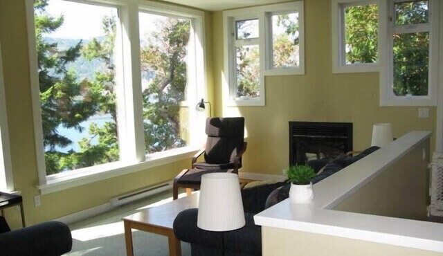 Oceanfront Spacious Family Home W Private Beach Near Victoria