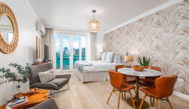 Oceanfront Studio · Balcony · Hot Tub