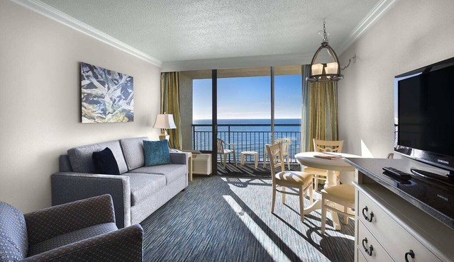Oceanfront Suite at Coral Beach Resort - Full Access to Amenities!