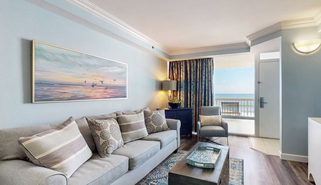 Oceanfront suite with gym & high-speed WiFi