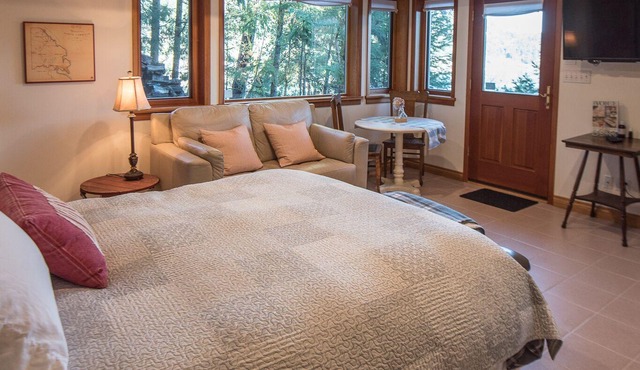 Oceanfront Suite with Hot Tub
