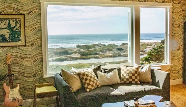 Oceanfront & top-floor, 2-bedroom apartment in San Francisco