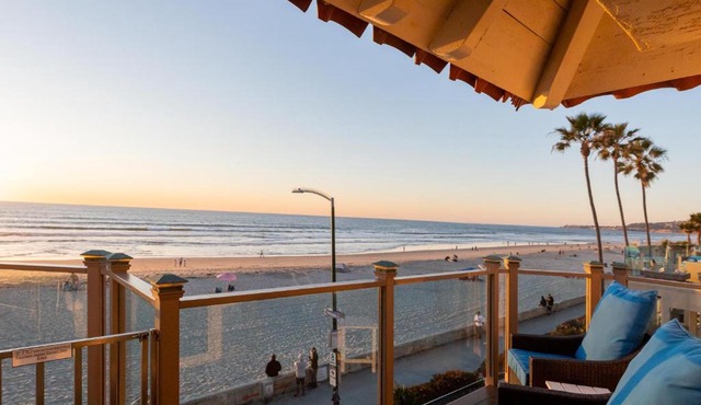 Oceanfront, two-level condo with stunning view, decks, fast WiFi & fireplace