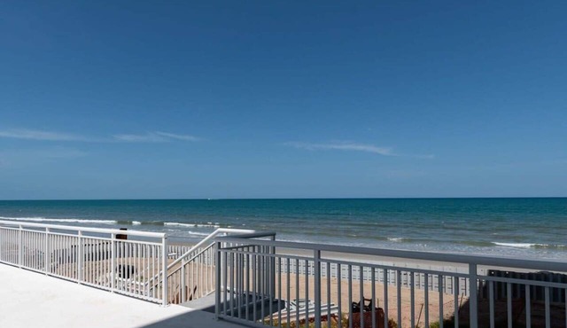 Oceanfront Updated Condo - Direct Beach Access!