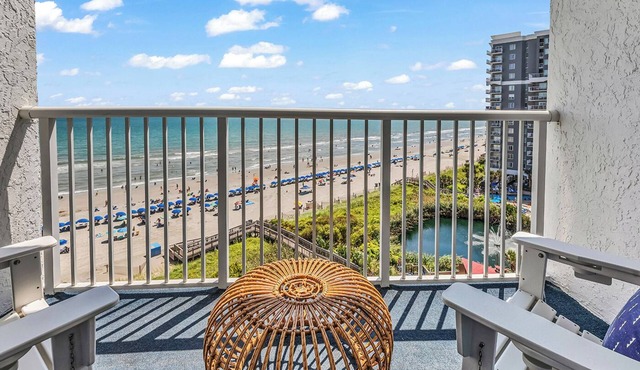 Oceanfront Updated Condo at SeaWatch Resort 6 Pools 10 Hot Tubs Balcony King Bed