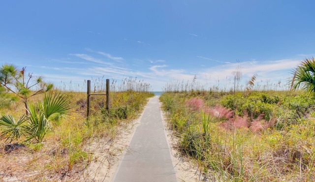 Oceanfront Breakers 137 Condo w/Sunrise Views!