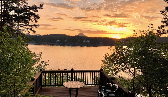 Oceanfront Vacation Home with private beach access 1 Bedroom King Bed.
