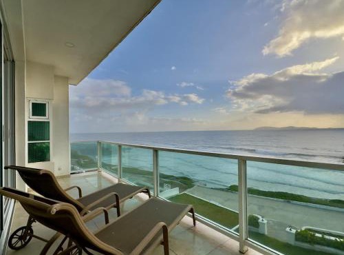 Oceanfront Villa 4BR 4 BA Real Mediterraneo
