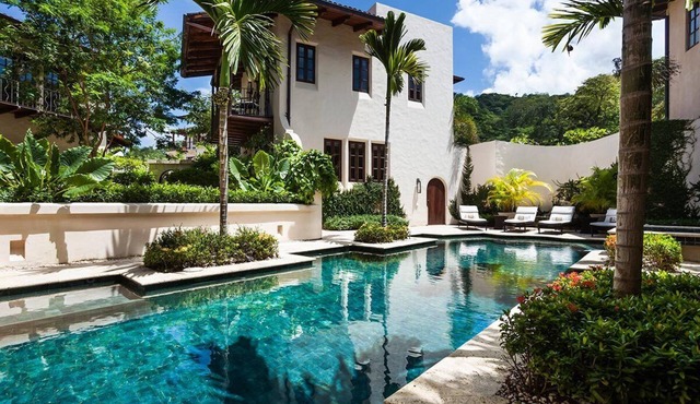 Oceanfront Villa with Pool and Beach Club Access - Casa Brewer