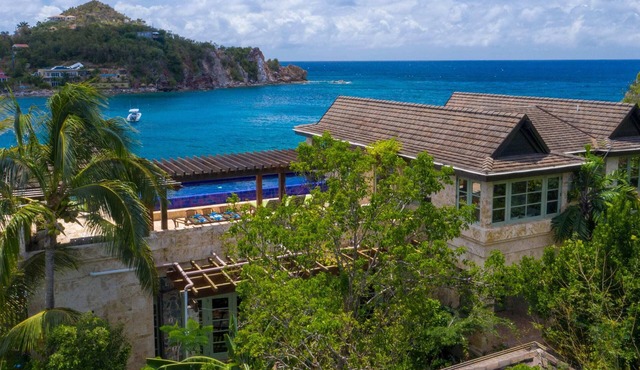 Oceanfront Villa W/Pool & Stunning Bay Views!