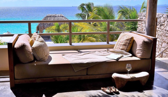 Oceanfront Villa with PRIVATE BEACH TERRACE, on best DIVING spot!