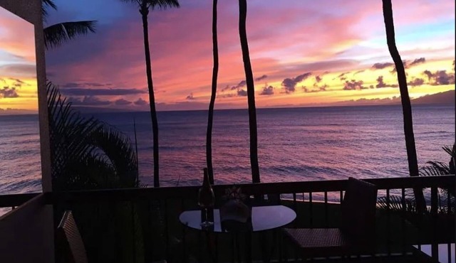 OCEANFRONT with Private Beach! Hale Mahina A206