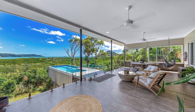 Ocean’s Edge – Private Pool, Oceanfront Views & Peaceful Setting