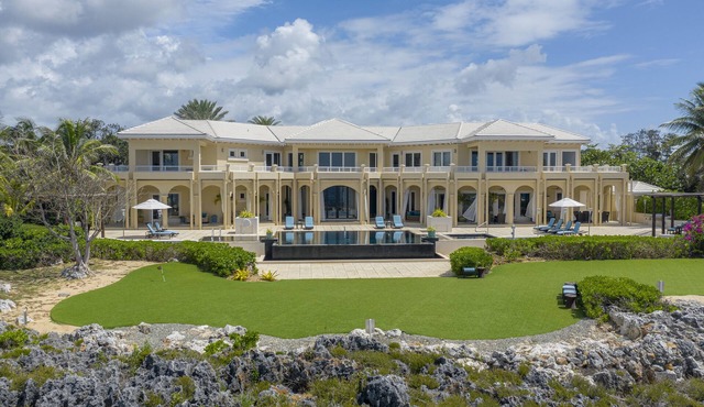 Oceans Edge SeaSide Estate is a stunning private villa right on the clifftop!
