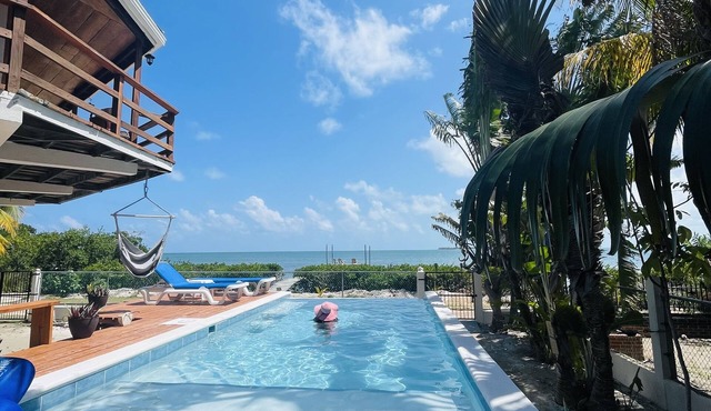 OCEANSIDE 1ST FLOOR APT, OFF-GRID WITH INFINITY EDGE POOL, DOCK, A/C & SMART TV