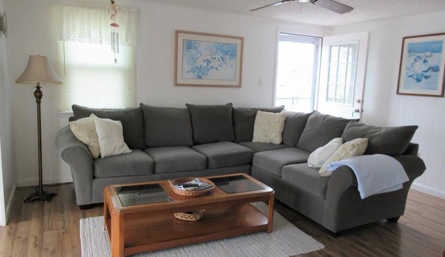Oceanside 2nd floor Duplex with 3 Bedrooms, 1 Bath