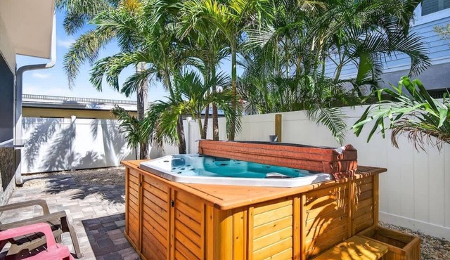 Oceanside Beach Cottage - Steps to the sand