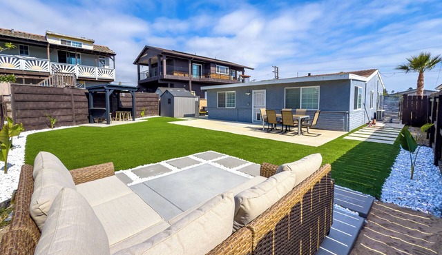 OceanSide, CA Retreat, 5 Min Drive to Beach & Pier, King Bed, A/C, Big Backyard