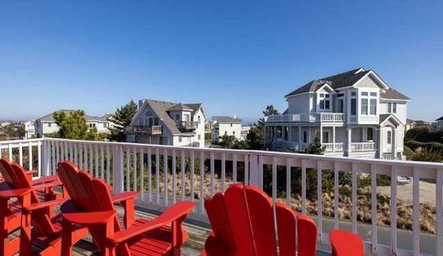 Oceanside Home in Corolla with 5 minute walk to the beach!