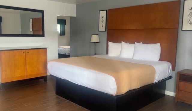 Oceanside Inn & Suites