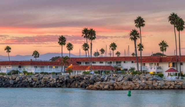 Oceanside Marina Suites - A Waterfront Hotel