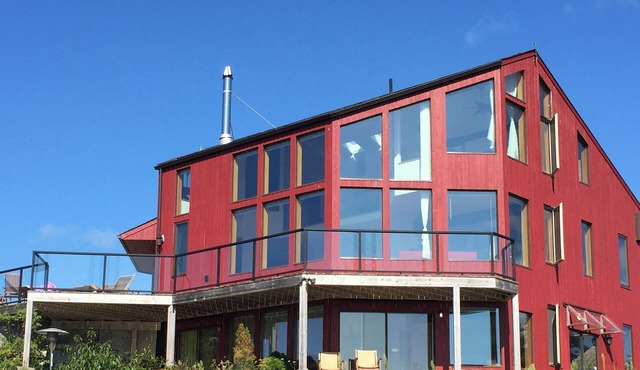 Oceanview 5 bdrm, 3 bath with Stunning Views near Peggy's Cove, East Dover