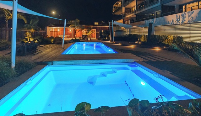 Oceanview Beach Apartment with Spa Pool & Swimming Pools
