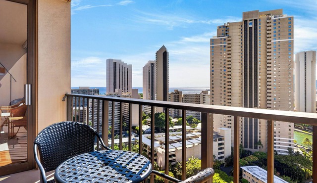 Oceanview Condo + Pool + Gym | 10-Min Walk to Beach | Coastal Getaway Waikiki