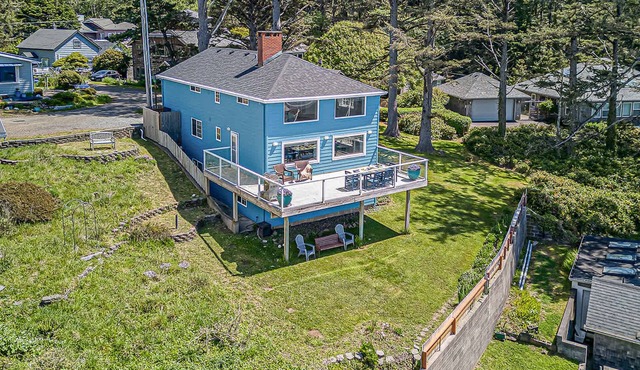 Oceanview Group Getaway in Prime Beachside Location
