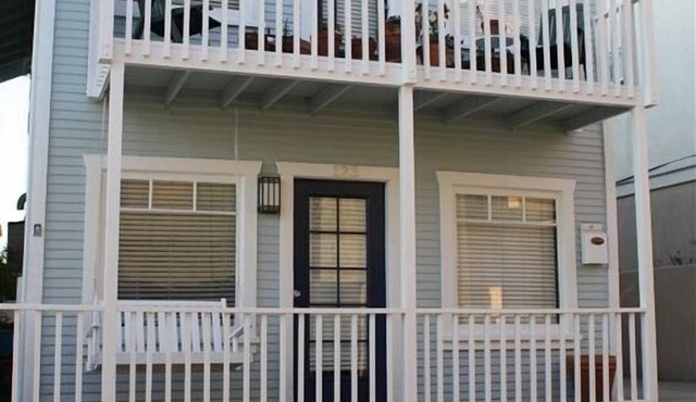 Oceanview House in Manhattan Beach Just 3 Doors to the Beach!