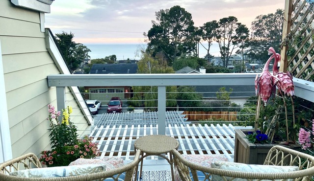 Oceanview Penthouse, Stylish & Walking to Beach