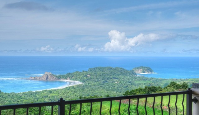 Oceanview Ridge Condo 13 at Ventanas del Mar – Minutes to Playa Carrillo