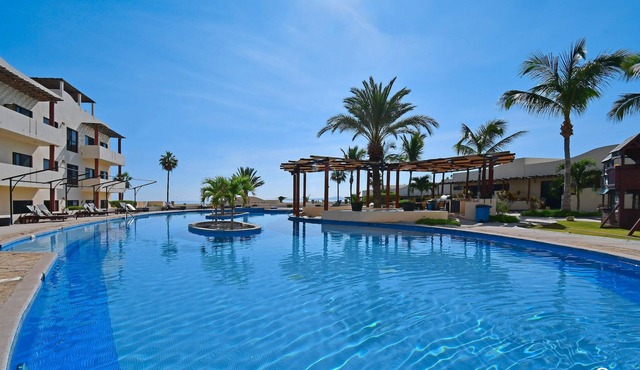 Oceanview Studio, Resort-style Stay - Pool/BBQ/Gym