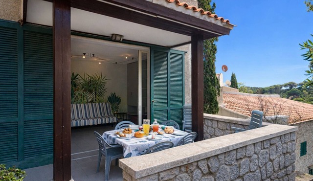 Ofelia, two-room apartment in Fetovaia in a residential complex, 500 m from the beach, with furnishe