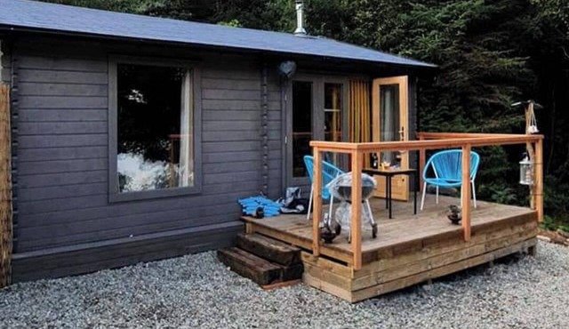 Off Grid Cabin Sleeps 2, Pets Ok, 20 min to Dunoon