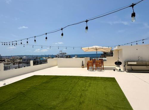 Off The Wall Lodge Chatan