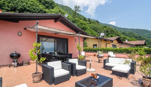 Oggebbio Getaway with Views
