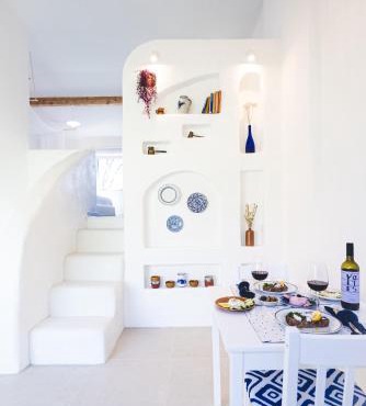 Oia Moon