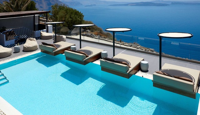 Oia Suites