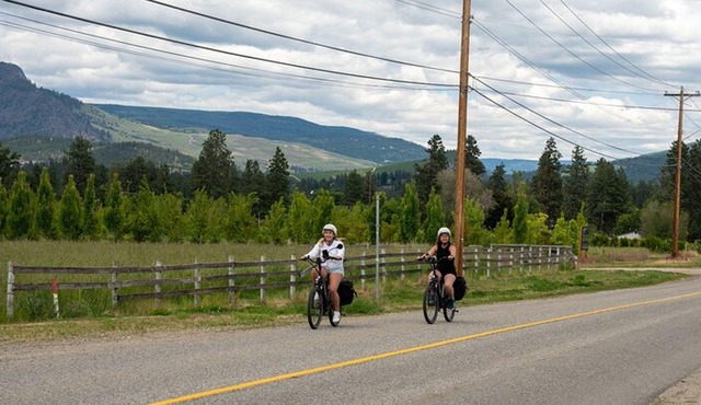 Okanagan Valley Self-Guided Wine Tour by E-Bike from Kelowna