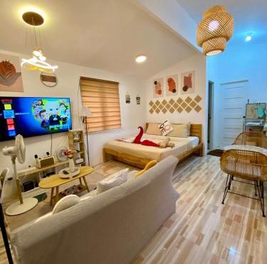 Olango Island - S&E-2 Tiny Guest House Fully Furnished with Hot Shower, Washer, Wi-Fi, Netflix & King-size Bed