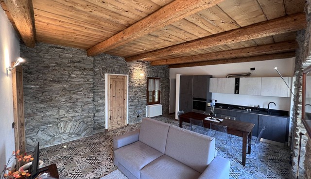 Old apartment in historic village, renovated. Close to beautiful routes