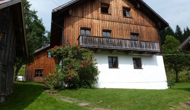 Old farmhouse in a secluded location. Family and pet friendly!