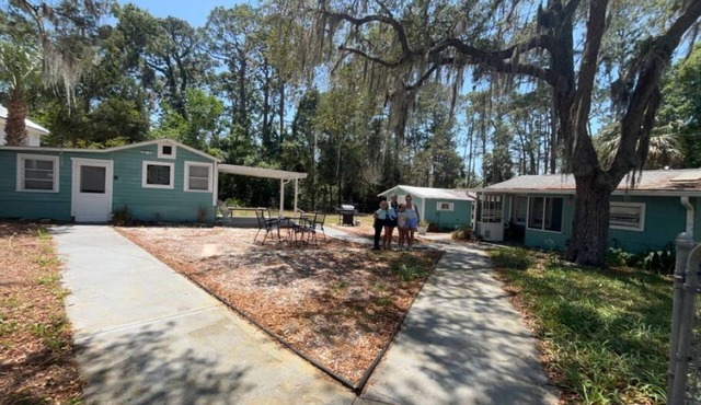 Old Florida Hideaway - 2 homes, 1 property. Steps to sunrise, sunset, & fishing